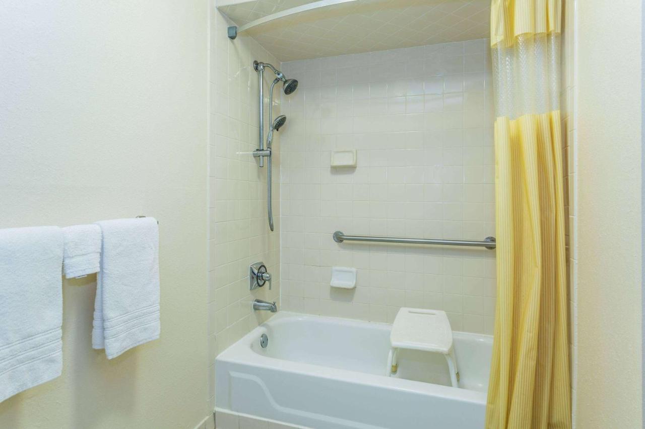 Days Inn By Wyndham Lake Park/Valdosta Zewnętrze zdjęcie
