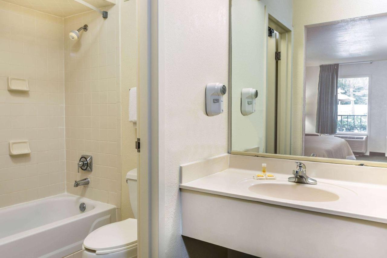 Days Inn By Wyndham Lake Park/Valdosta Zewnętrze zdjęcie