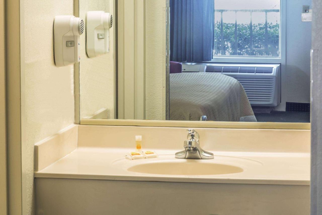 Days Inn By Wyndham Lake Park/Valdosta Zewnętrze zdjęcie